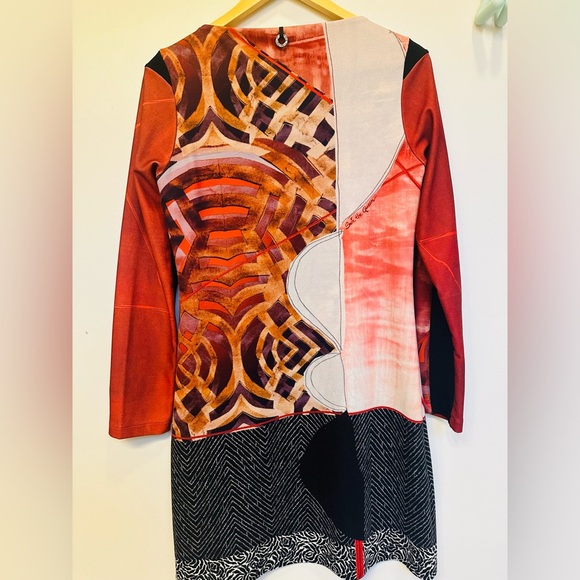 Save the Queen Contemporary Abstract Dress - Picture 4 of 8